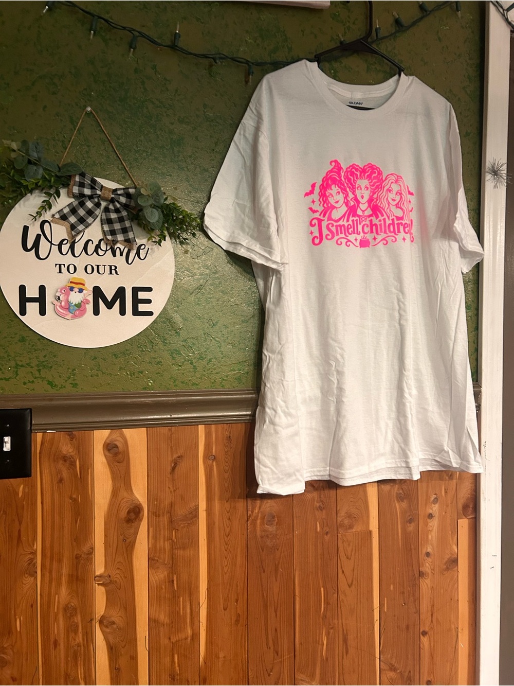 Gildan White Short Sleeve Tee with Hot Pink 'I Smell Children' Graphic